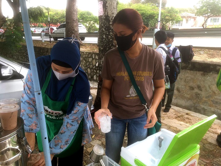 This Subang Teacher Sells Milo Everyday After School To ...