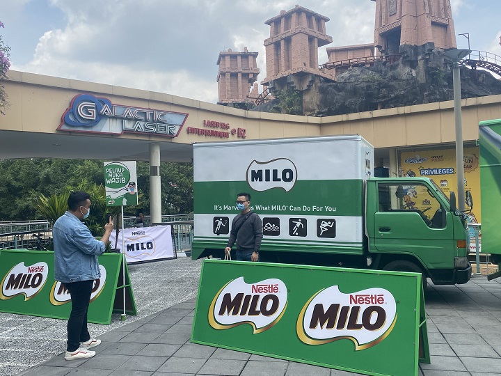 Important News: Old-School Milo Trucks Are Giving Away ...